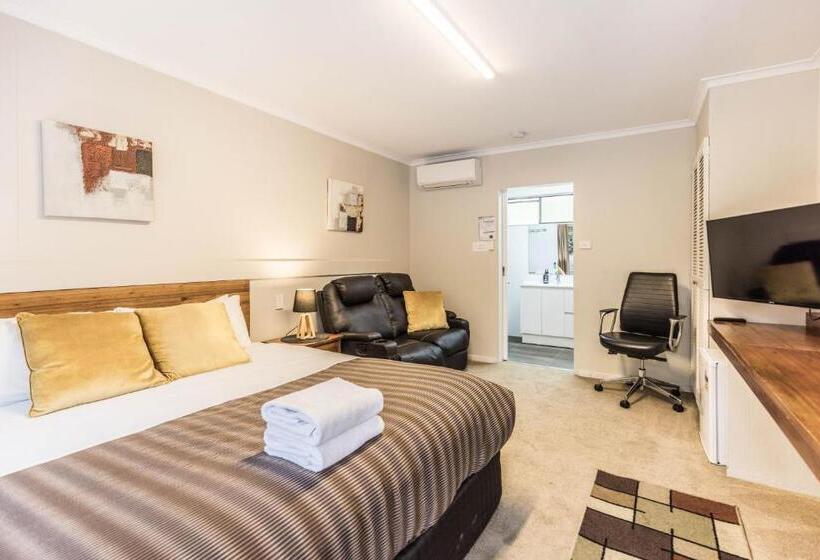 חדר דחוקס עם מיטת קינג, Black Forest Motel