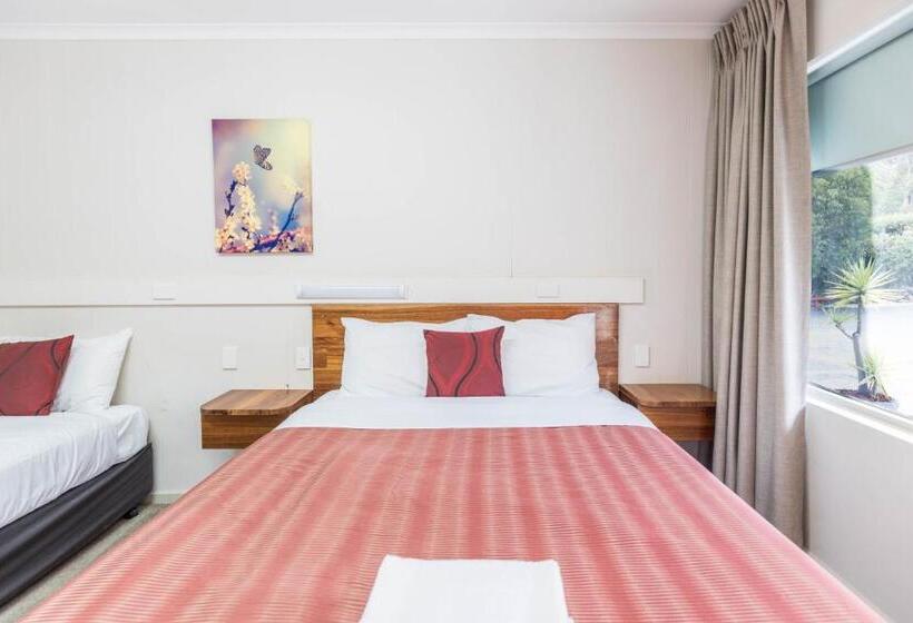 חדר דלוקס, Black Forest Motel