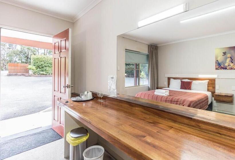 חדר דלוקס, Black Forest Motel