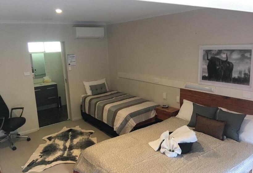 חדר דלוקס, Black Forest Motel