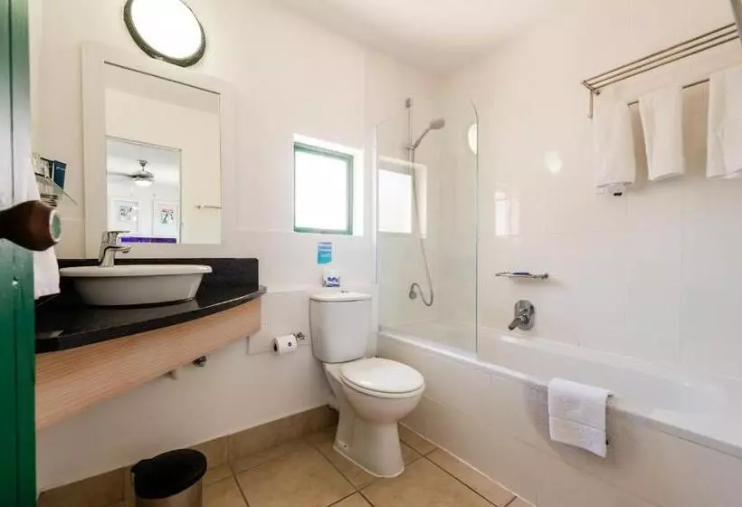 Standard studio with lake view, Club Mykonos Langebaan