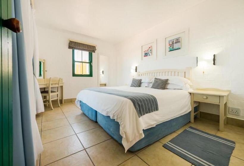 Standard studio with lake view, Club Mykonos Langebaan