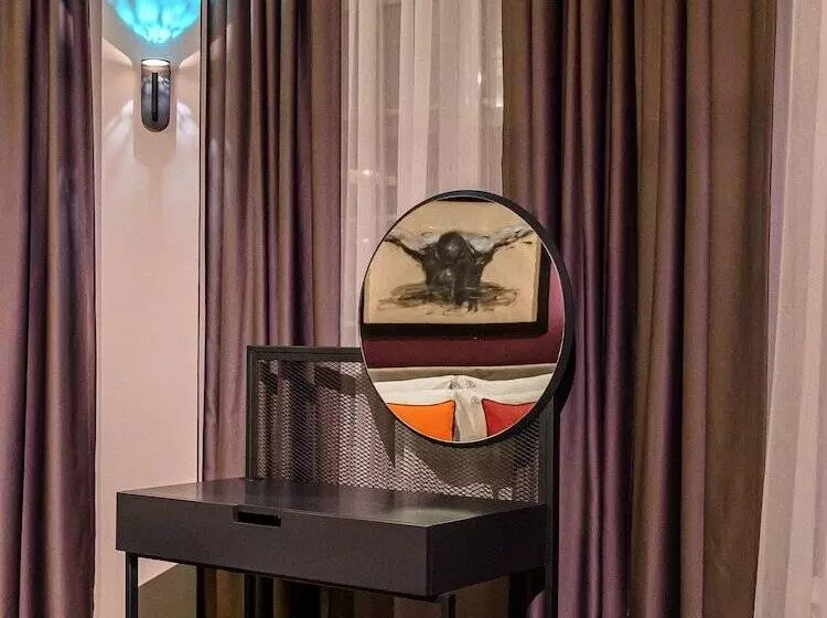 سوییت جونیور, Artloft Garni