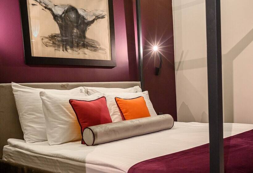 سوییت جونیور, Artloft Garni