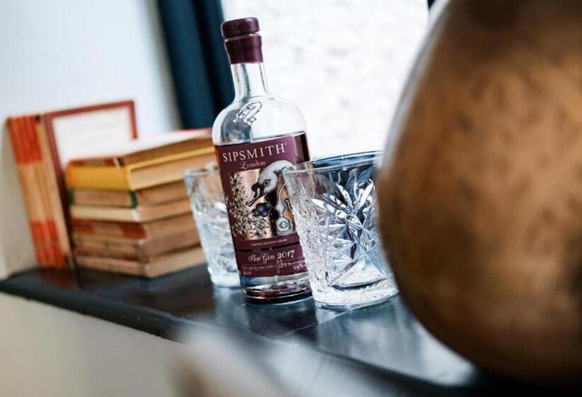 标准间, Bel And The Dragon Churt