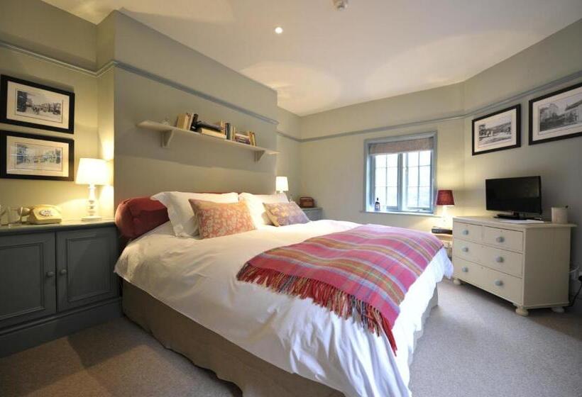 스탠다드 룸, Bel And The Dragon Churt