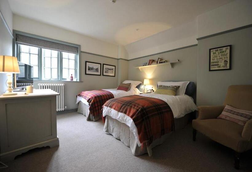 标准间, Bel And The Dragon Churt