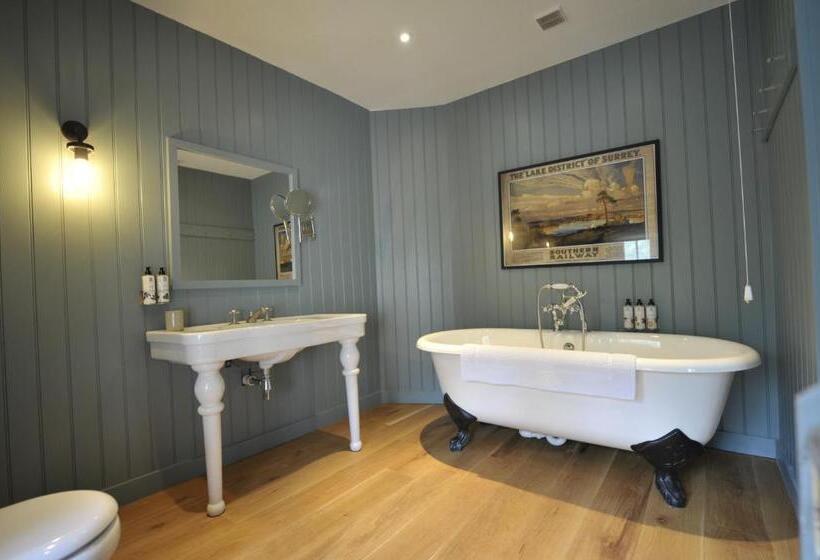 수피리어 룸, Bel And The Dragon Churt