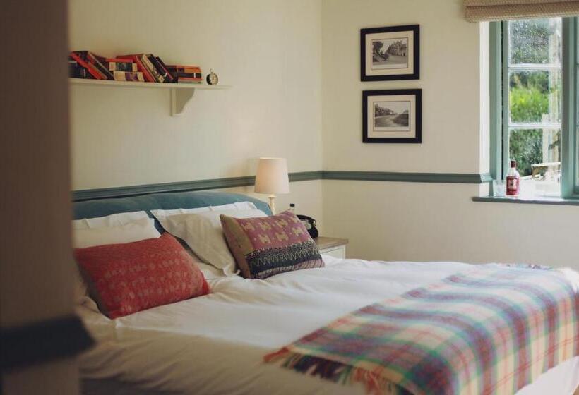 수피리어 룸, Bel And The Dragon Churt