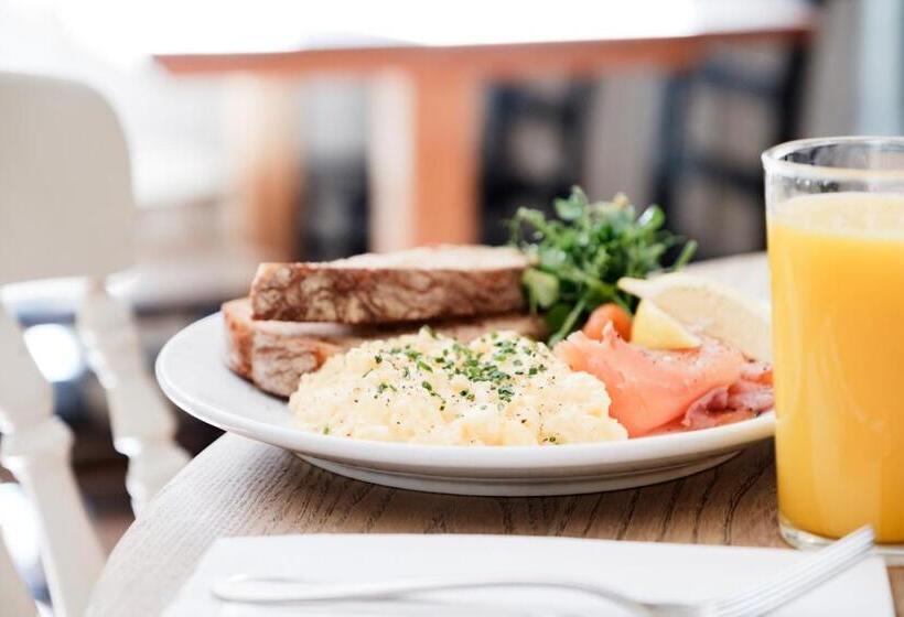 חדר סופריור, Bel And The Dragon Churt