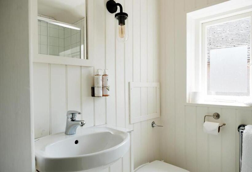 기본룸, Bel And The Dragon Churt