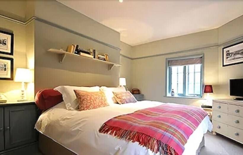 标准间, Bel And The Dragon Churt