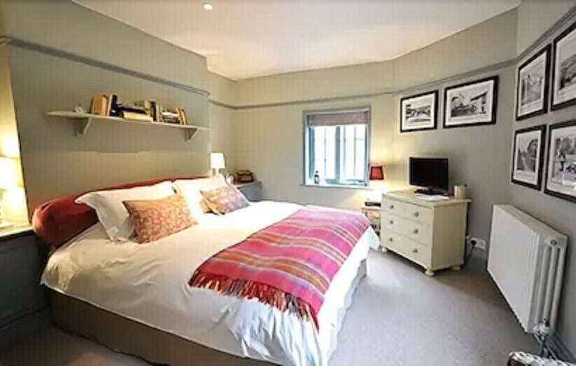 标准间, Bel And The Dragon Churt