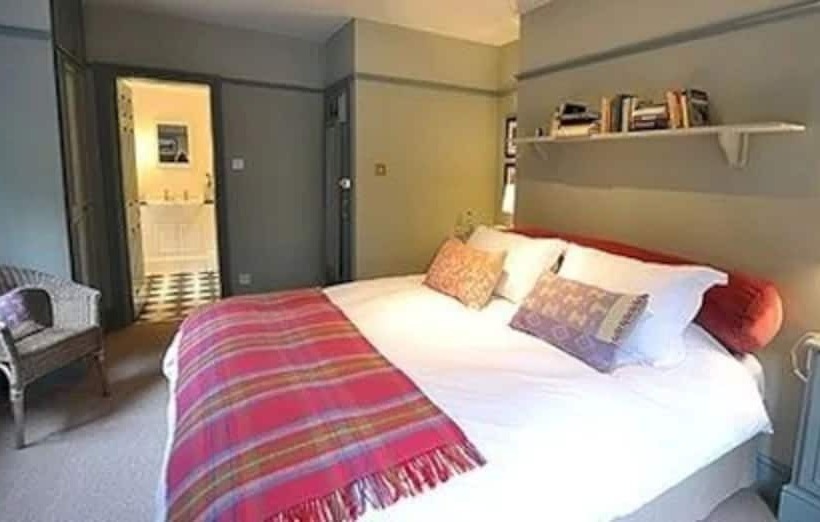 스탠다드 룸, Bel And The Dragon Churt