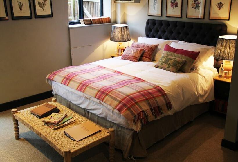 חדר משפחתי, Bel And The Dragon Churt