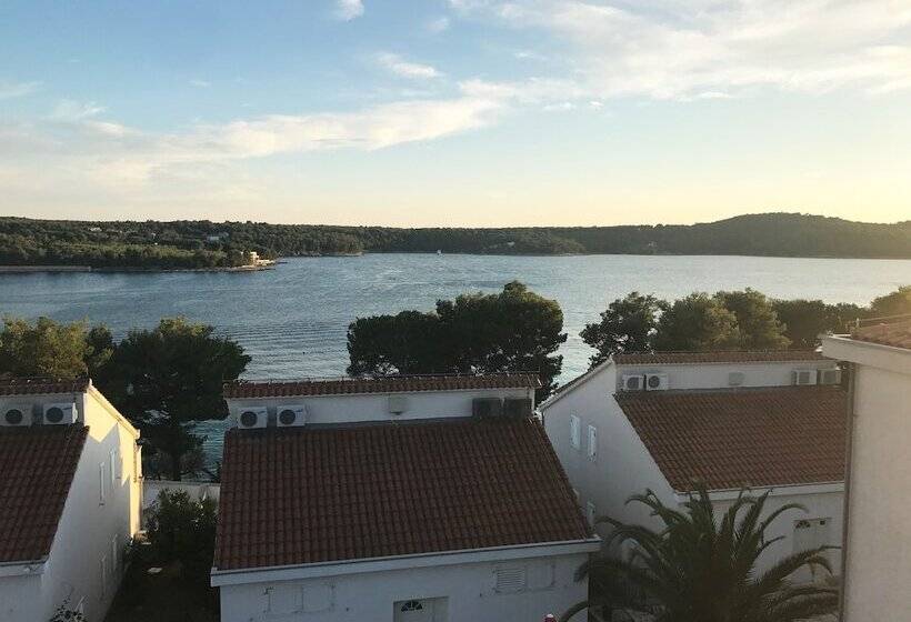 דירת חדר נוף לבריכה, Illyrian Resort