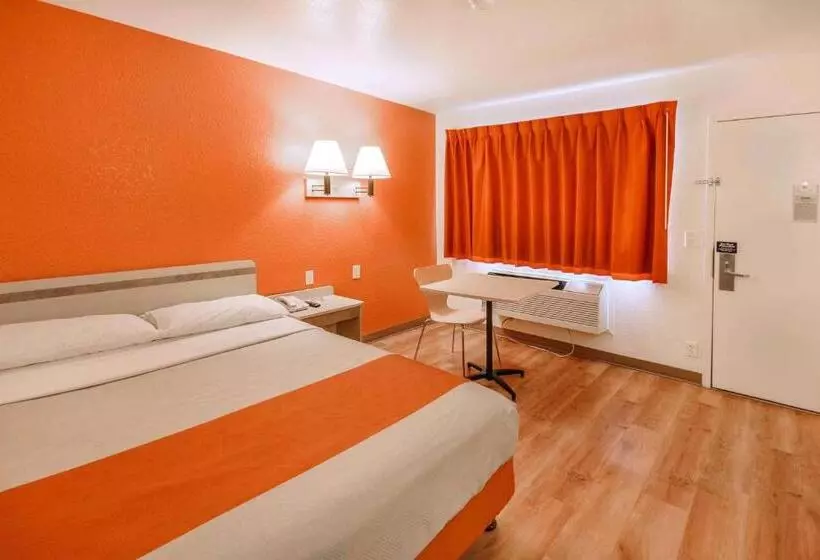 スタンダードルーム, Motel 6 Huntsville, Tx