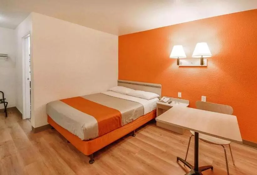 身障者適用スタンダードルーム, Motel 6 Huntsville, Tx