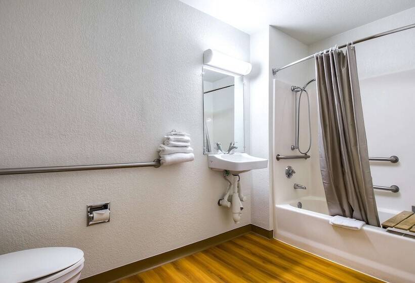 חדר סטנדרט מותאם לאדם עם מוגבלויות, Motel 6 Stanton, Ca