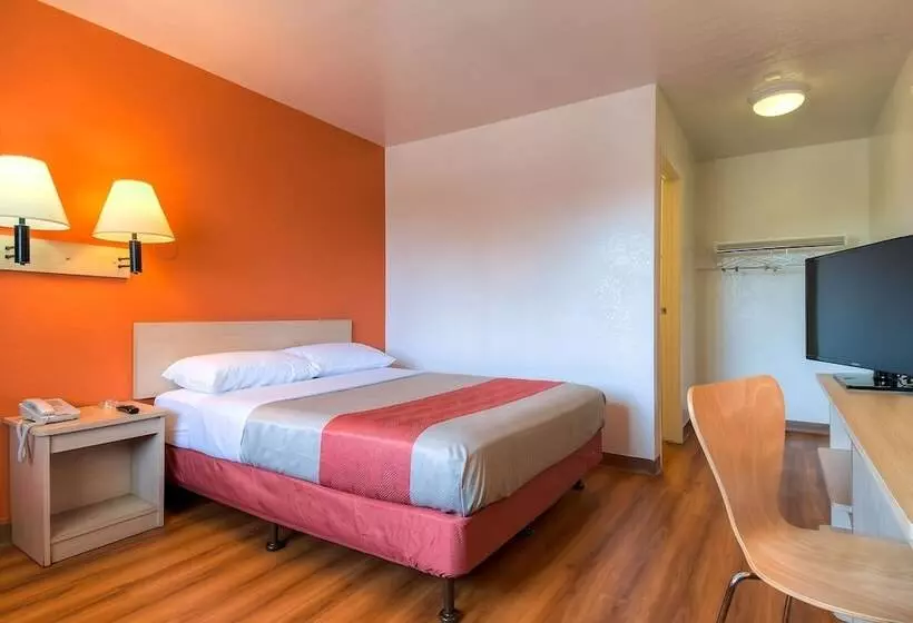 身障者適用スタンダードルーム, Motel 6 Stanton, Ca