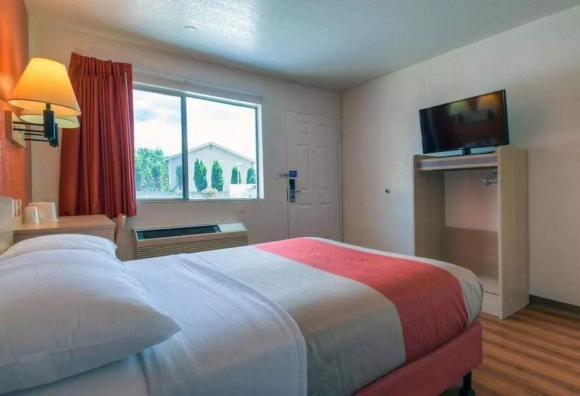 身障者適用スタンダードルーム, Motel 6 Stanton, Ca