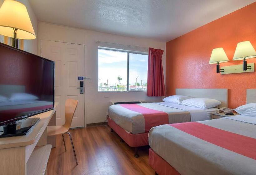 חדר סטנדרט לארבעה, Motel 6 Stanton, Ca