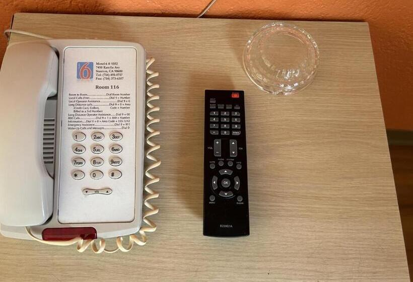 חדר סטנדרט מותאם לאדם עם מוגבלויות, Motel 6 Stanton, Ca