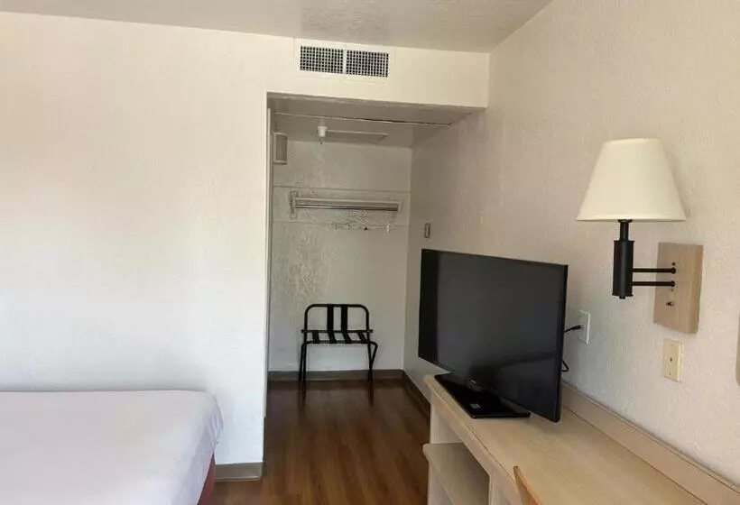 スタンダード4人部屋, Motel 6 Stanton, Ca
