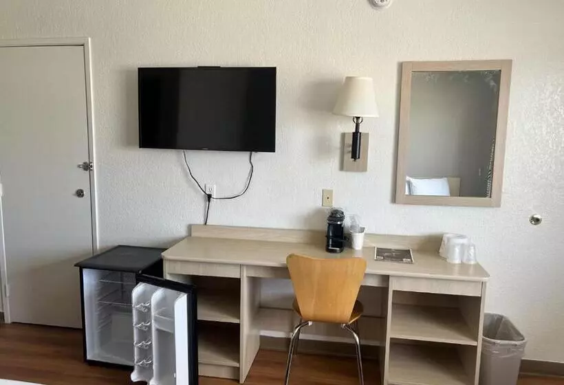 プレミアム4ベッドルーム, Motel 6 Stanton, Ca