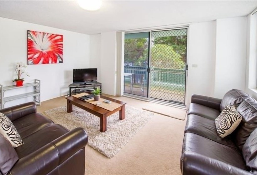 ２ベッドルームアパートメント, Tradewinds Apartments