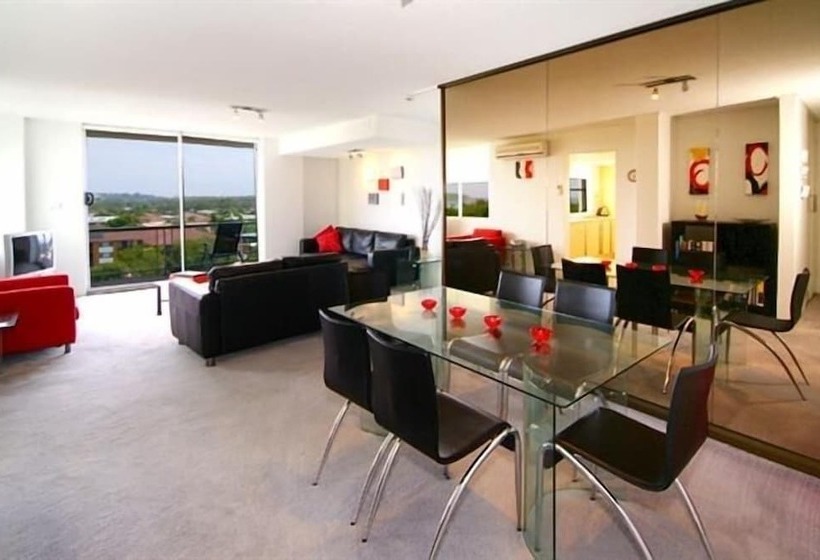 ２ベッドルームアパートメント, Tradewinds Apartments