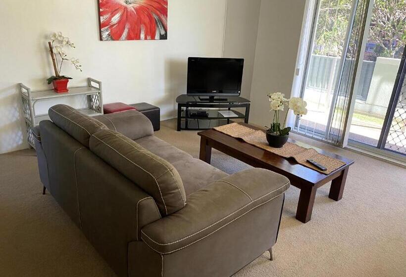 低层单卧公寓, Tradewinds Apartments