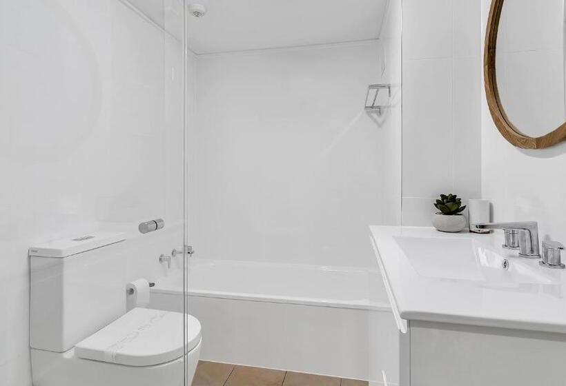 ３ベッドルームアパートメント, Tradewinds Apartments