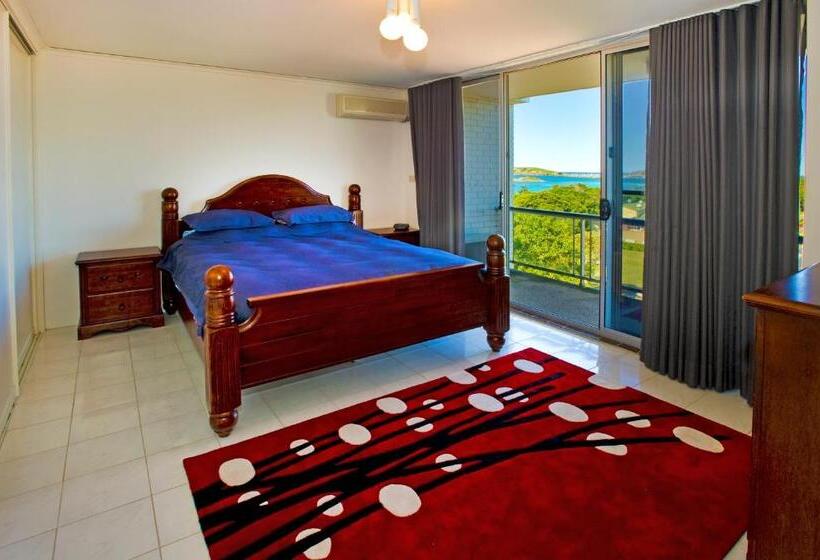 １ベッドルームペントハウスアパート, Tradewinds Apartments