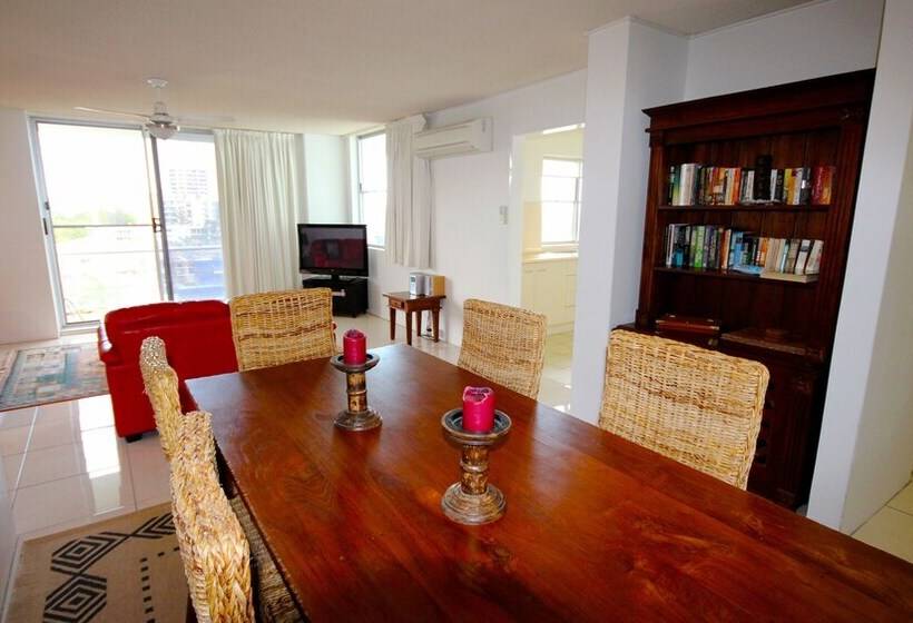 ２ベッドルームアパートメント, Tradewinds Apartments