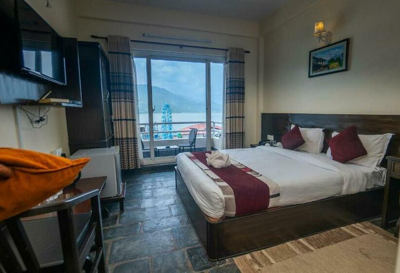 اتاق لوکس با بالکن, Kunja