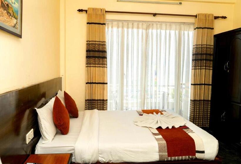 اتاق لوکس با بالکن, Kunja