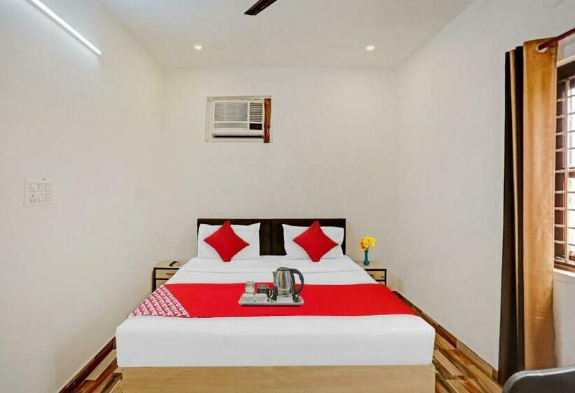 Quarto Triplo Clássico, Oyo 92421  Nirvan