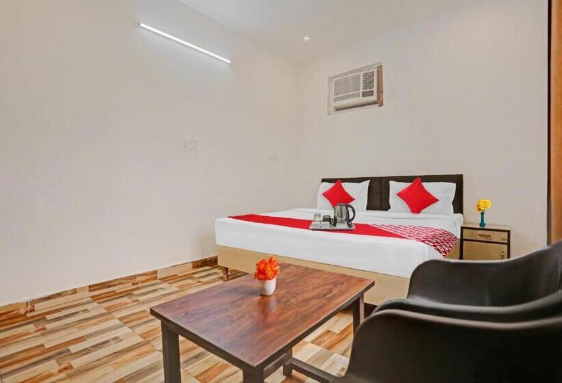 Quarto Triplo Clássico, Oyo 92421  Nirvan