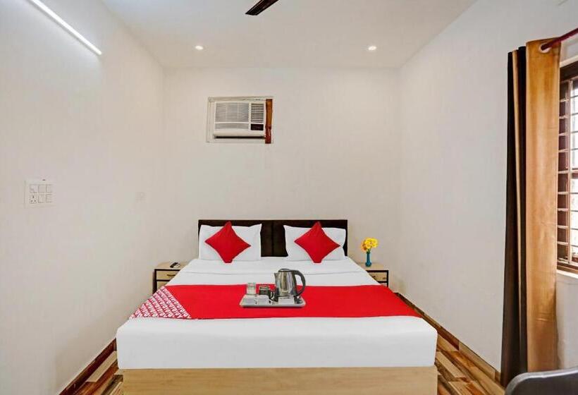 Quarto Triplo Clássico, Oyo 92421  Nirvan