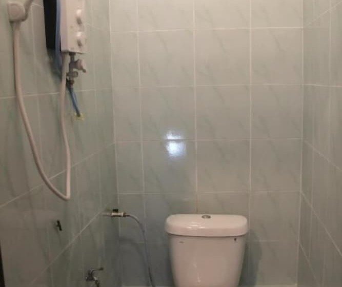 חדר סטנדרט לשלושה עם חדר אמבטיה משוף, Mac Inn 94