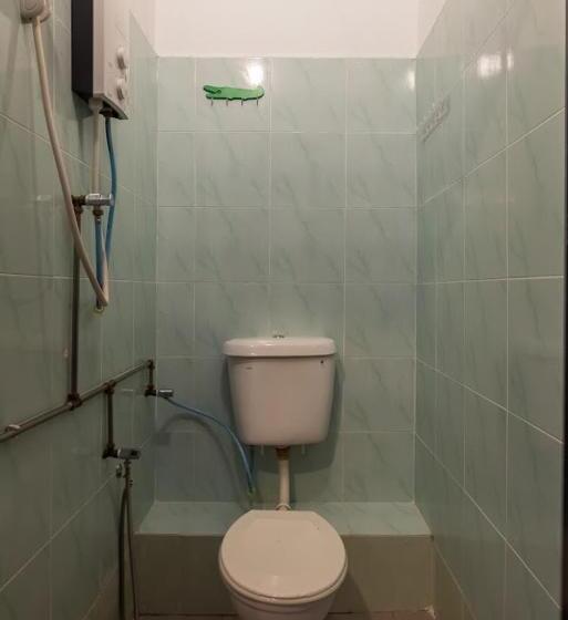 חדר סטנדרט לשלושה עם חדר אמבטיה משוף, Mac Inn 94