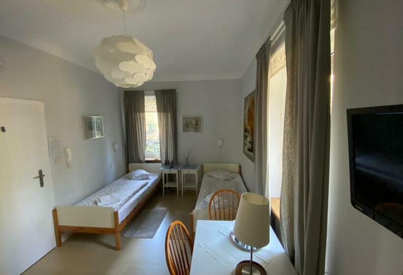 스탠다드 룸, Krzysin