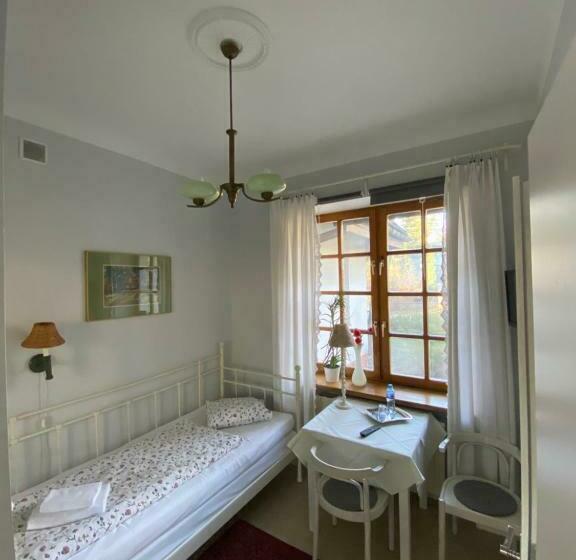 스탠다드 싱글 룸, Krzysin