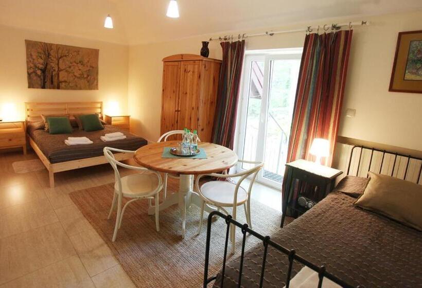 스탠다드 트리플 룸, Krzysin