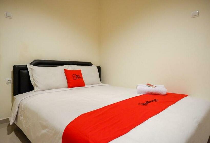 חדר אקונומי, Reddoorz Near Ambarrukmo Plaza Mall