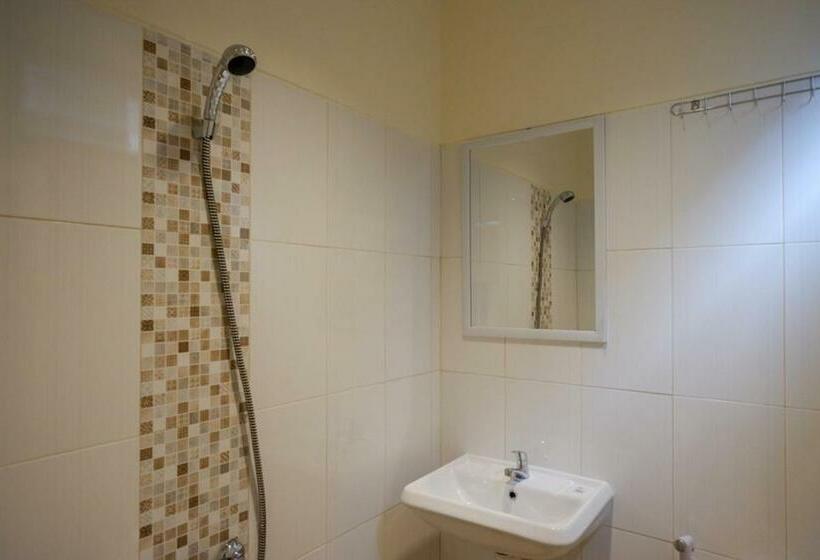 חדר אקונומי, Reddoorz Near Ambarrukmo Plaza Mall