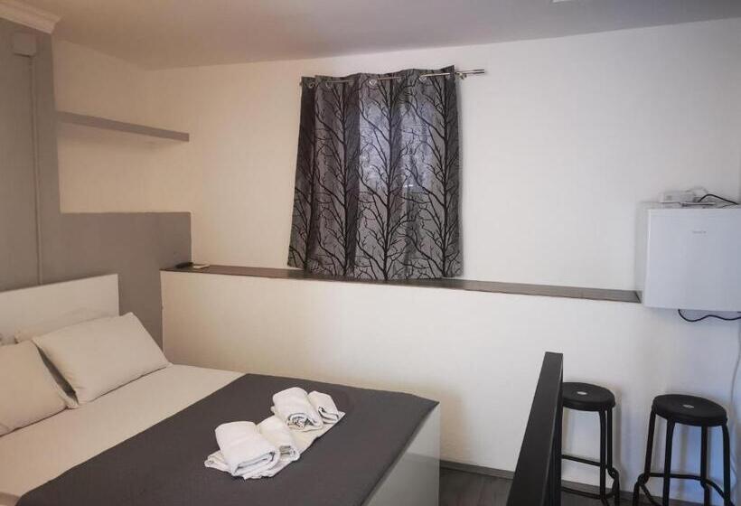 발코니 디럭스 룸, Rooms Pama