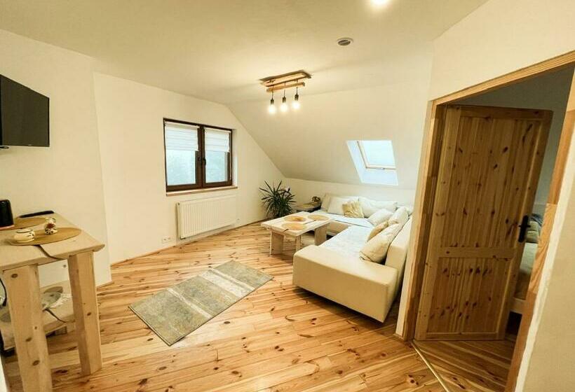 آپارتمان 1 خوابه, Chata Na Końcu świata