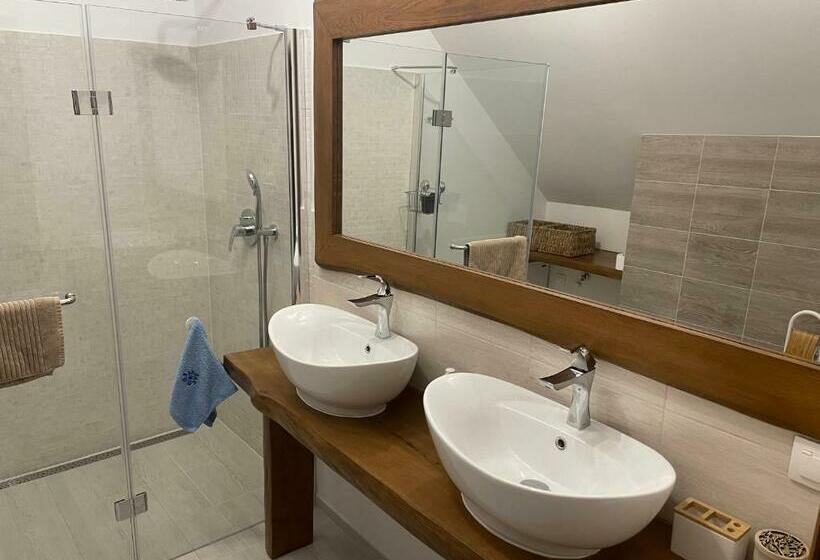 Семейный Полулюкс, W łęgu Natury